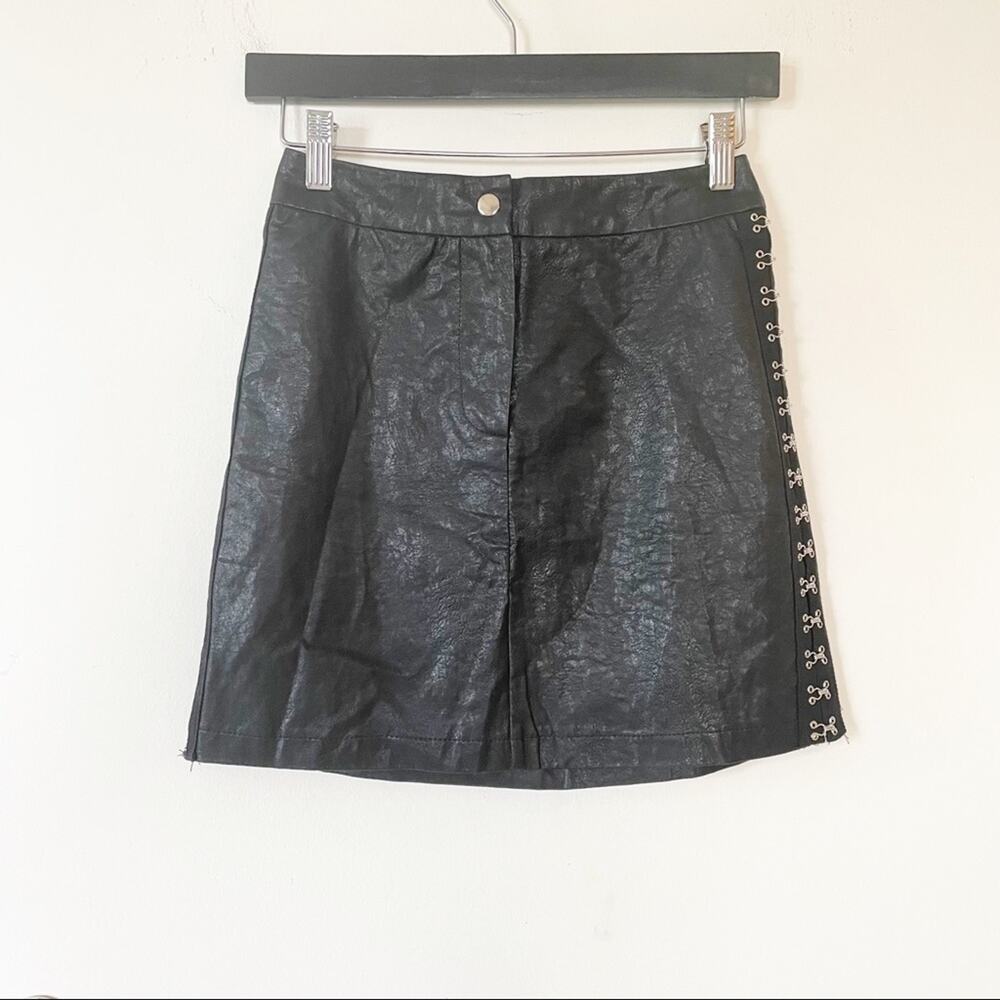 NWT Seek The Label Black Faux Leather Mini Skirt XS - Picture 3 of 7